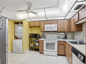 1001 Colony Point Cir 503, Pembroke Pines FL 33026