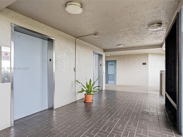 1001 Colony Point Cir 503, Pembroke Pines FL 33026