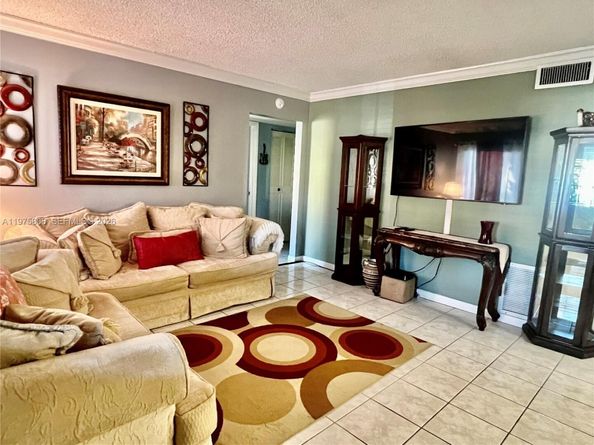 434 Pine Glen Ln A1, Green Acres FL 33463