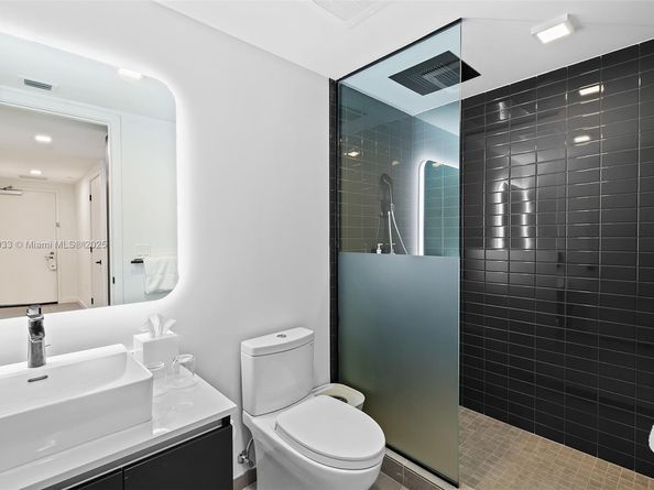 227 NE 2nd St 2911, Miami FL 33132