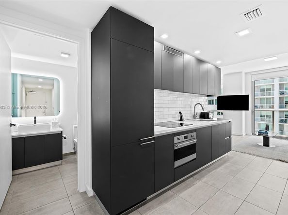 227 NE 2nd St 2911, Miami FL 33132