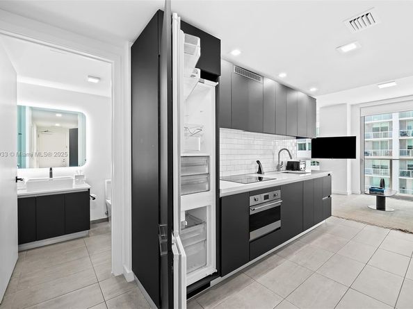 227 NE 2nd St 2911, Miami FL 33132