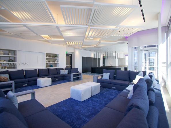 227 NE 2nd St 2911, Miami FL 33132