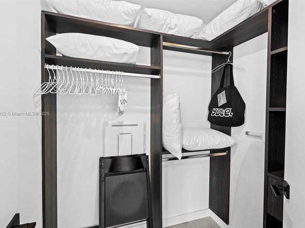 227 NE 2nd St 2911, Miami FL 33132