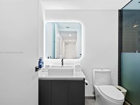 227 NE 2nd St 2911, Miami FL 33132