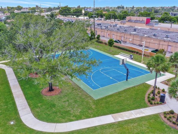 100 NW 208th St, Miami Gardens FL 33169