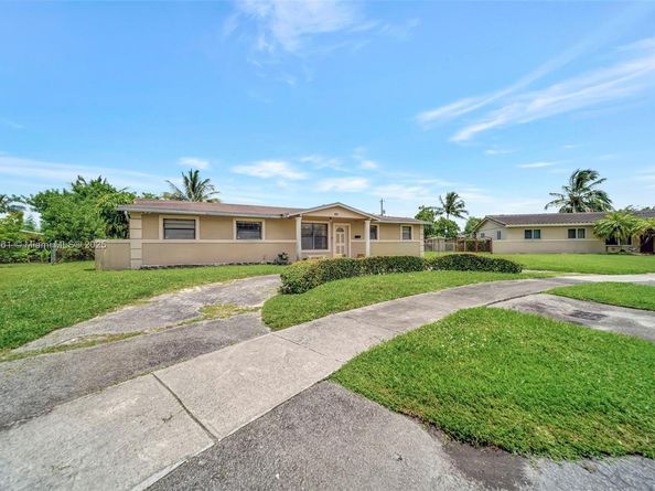 100 NW 208th St, Miami Gardens FL 33169