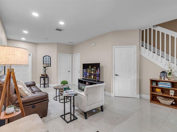 8401 NW 107th ct 436, Doral FL 33178