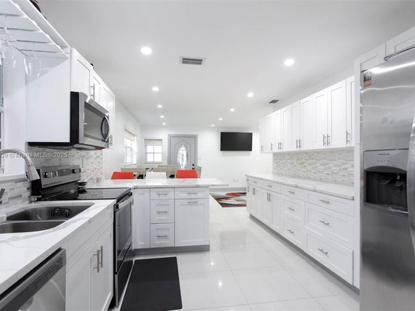 1027 NW 28th Ave, Miami FL 33125