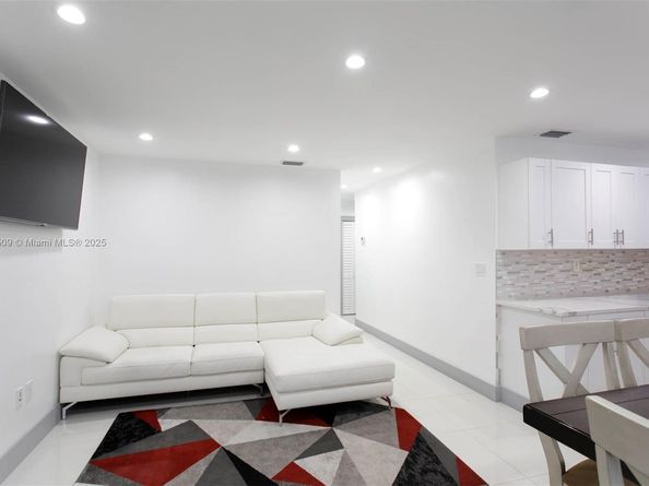 1027 NW 28th Ave, Miami FL 33125