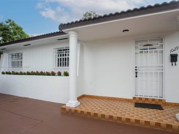 1027 NW 28th Ave