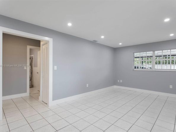 1027 NW 28th Ave, Miami FL 33125