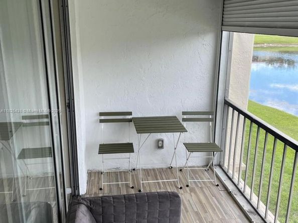 361 S Hollybrook Dr 206, Pembroke Pines FL 33025