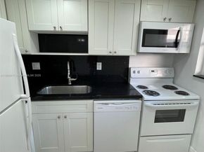 3522 NE 171st St 103, North Miami Beach FL 33160