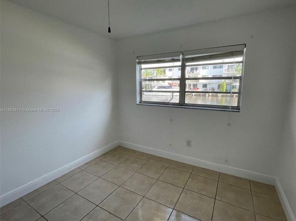 3522 NE 171st St 103, North Miami Beach FL 33160