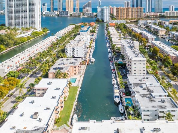 3522 NE 171st St 103, North Miami Beach FL 33160