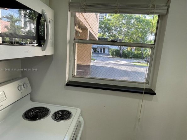 3522 NE 171st St 103, North Miami Beach FL 33160