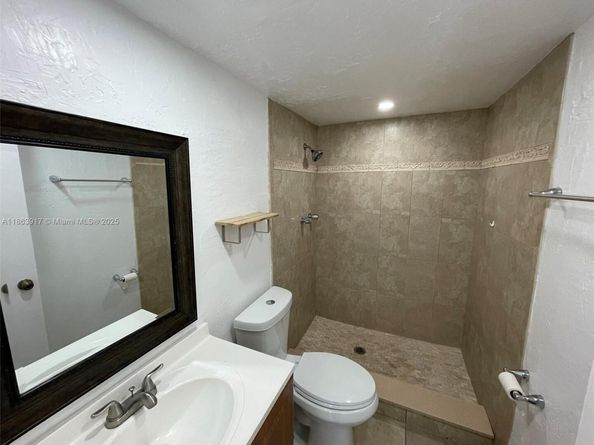 3522 NE 171st St 103, North Miami Beach FL 33160
