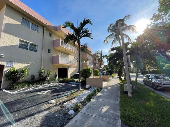 3522 NE 171st St 103, North Miami Beach FL 33160