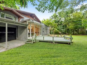 752 NW 7th St Rd, Miami FL 33136