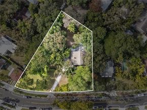 752 NW 7th St Rd, Miami FL 33136