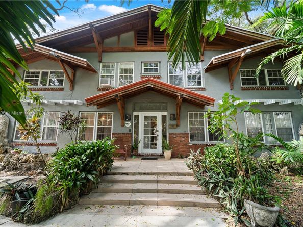 752 NW 7th St Rd, Miami FL 33136