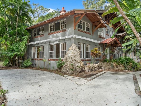 752 NW 7th St Rd, Miami FL 33136