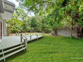 752 NW 7th St Rd, Miami FL 33136