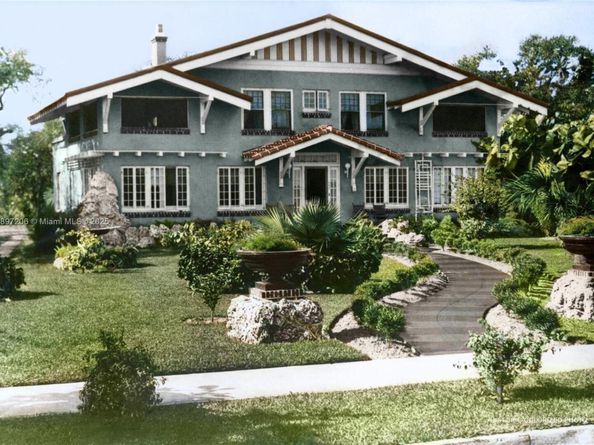 752 NW 7th St Rd, Miami FL 33136