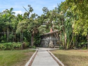 752 NW 7th St Rd, Miami FL 33136