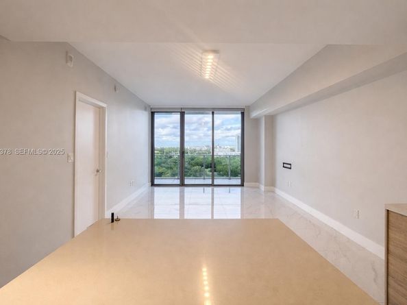 16385 Biscayne Blvd 1102, North Miami Beach FL 33160