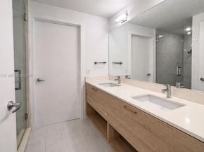 16385 Biscayne Blvd 1102, North Miami Beach FL 33160