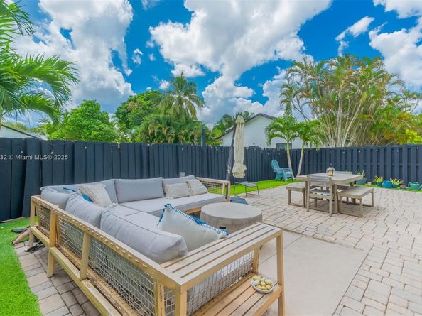 14836 SW 51st St, Davie FL 33331