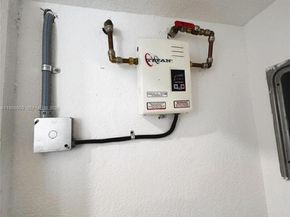 1891 NW 83rd Ter, Miami FL 33147