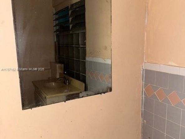 315 NW 127th St, North Miami FL 33168