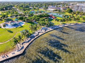 810 Lake Shore Dr 40, Lake Park FL 33403