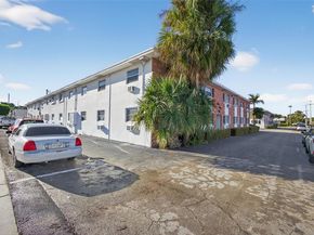 810 Lake Shore Dr 40, Lake Park FL 33403