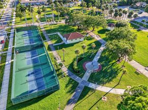 810 Lake Shore Dr 40, Lake Park FL 33403