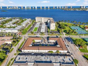 810 Lake Shore Dr 40, Lake Park FL 33403