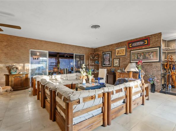 20605 NE 19th Ct, Miami FL 33179