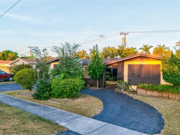 20605 NE 19th Ct, Miami FL 33179