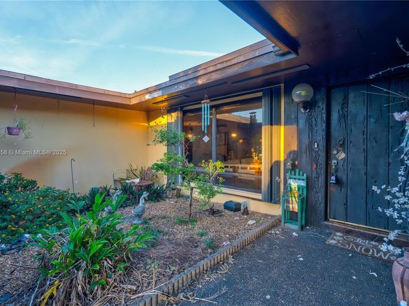 20605 NE 19th Ct, Miami FL 33179