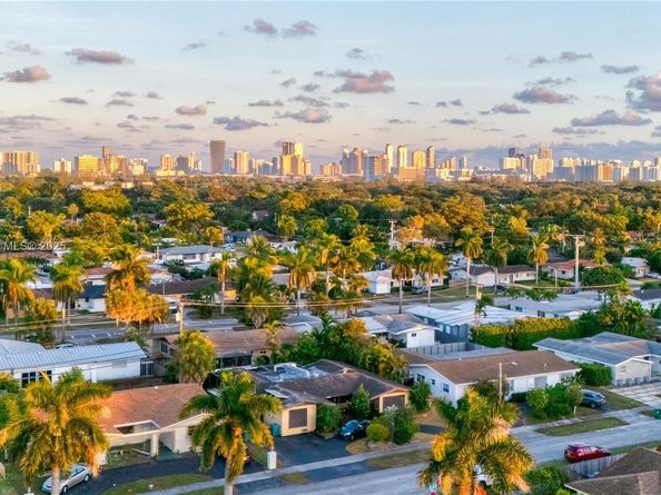 20605 NE 19th Ct, Miami FL 33179