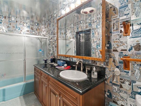 20605 NE 19th Ct, Miami FL 33179