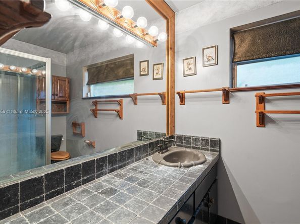 20605 NE 19th Ct, Miami FL 33179