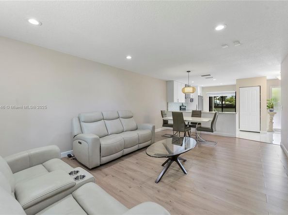 319 Elmira Ct, Royal Palm Beach FL 33411