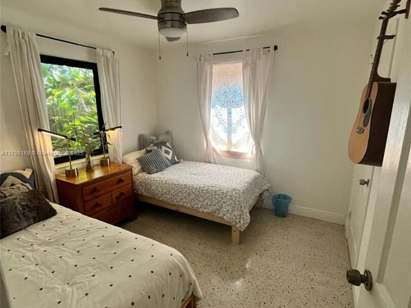 722 SW 10th St, Hallandale Beach FL 33009