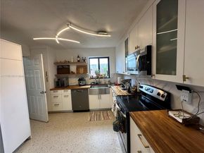 722 SW 10th St, Hallandale Beach FL 33009