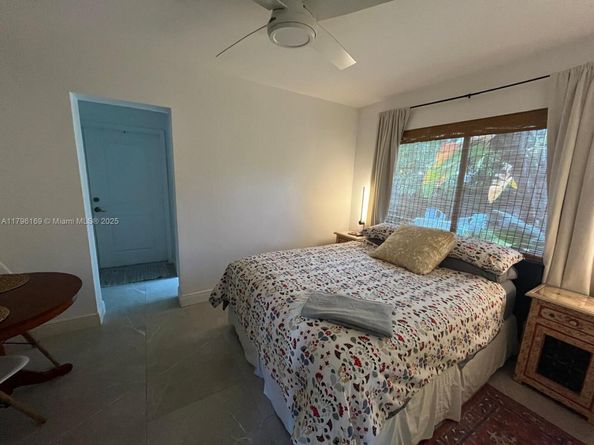 722 SW 10th St, Hallandale Beach FL 33009