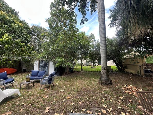 722 SW 10th St, Hallandale Beach FL 33009